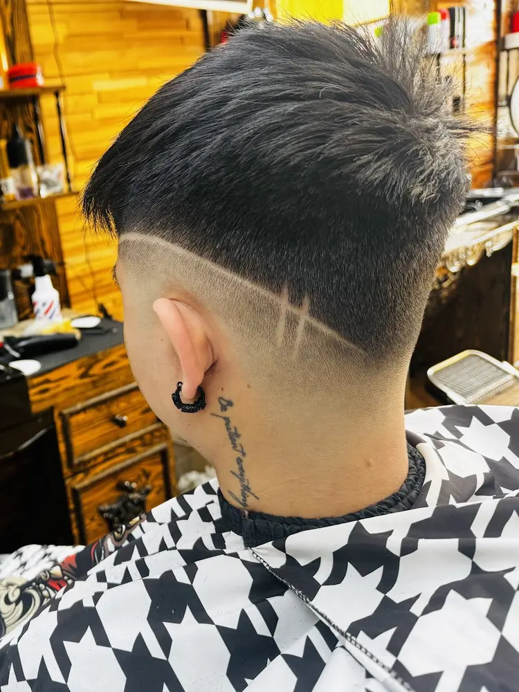 Straight razor line-work detail